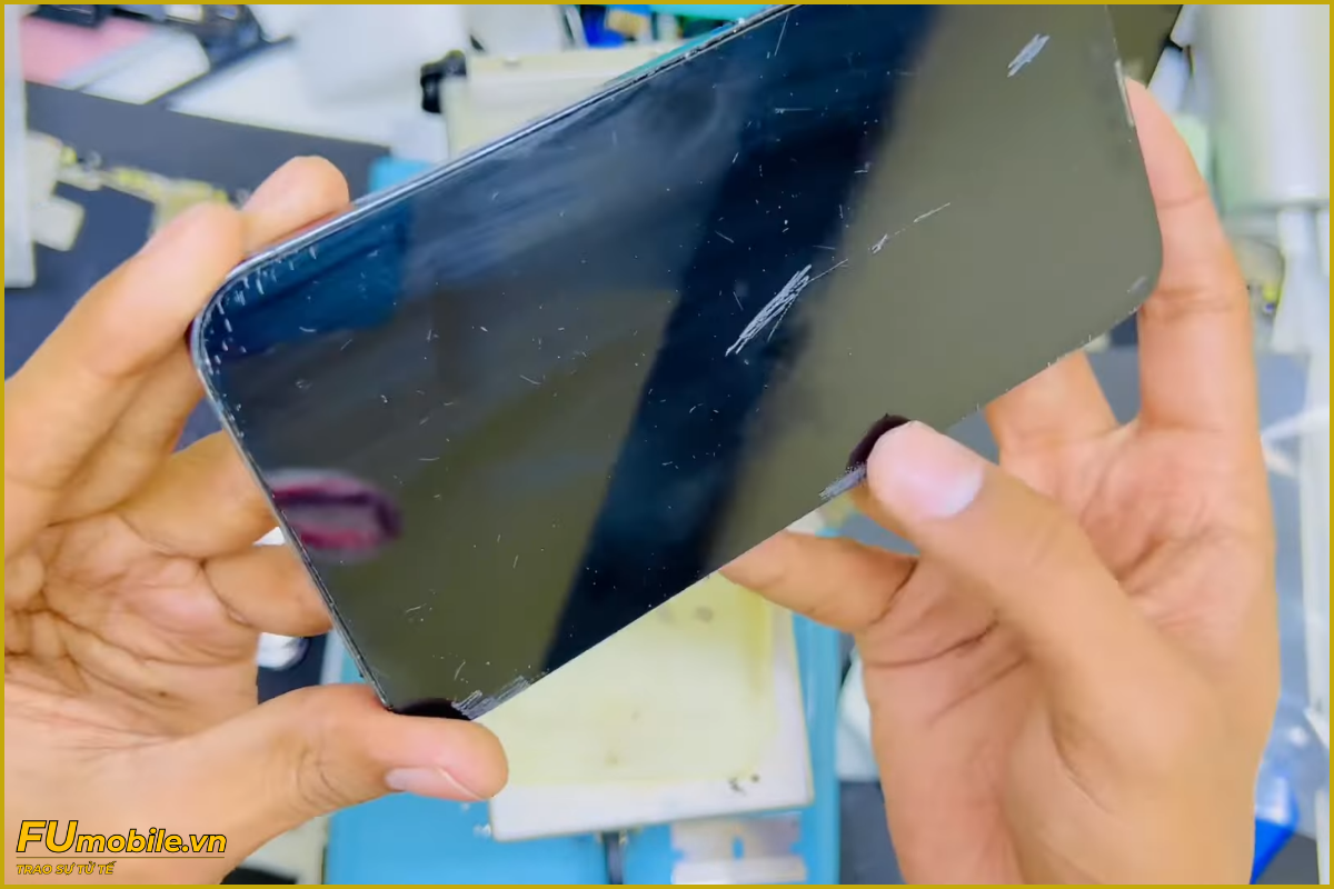 iPhone 13 Pro trầy xướt mặt kính