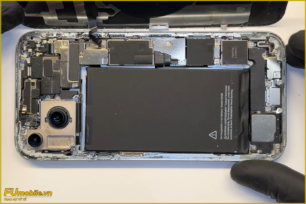 iPhone 15 pin chai, xài nóng máy cần thay mới