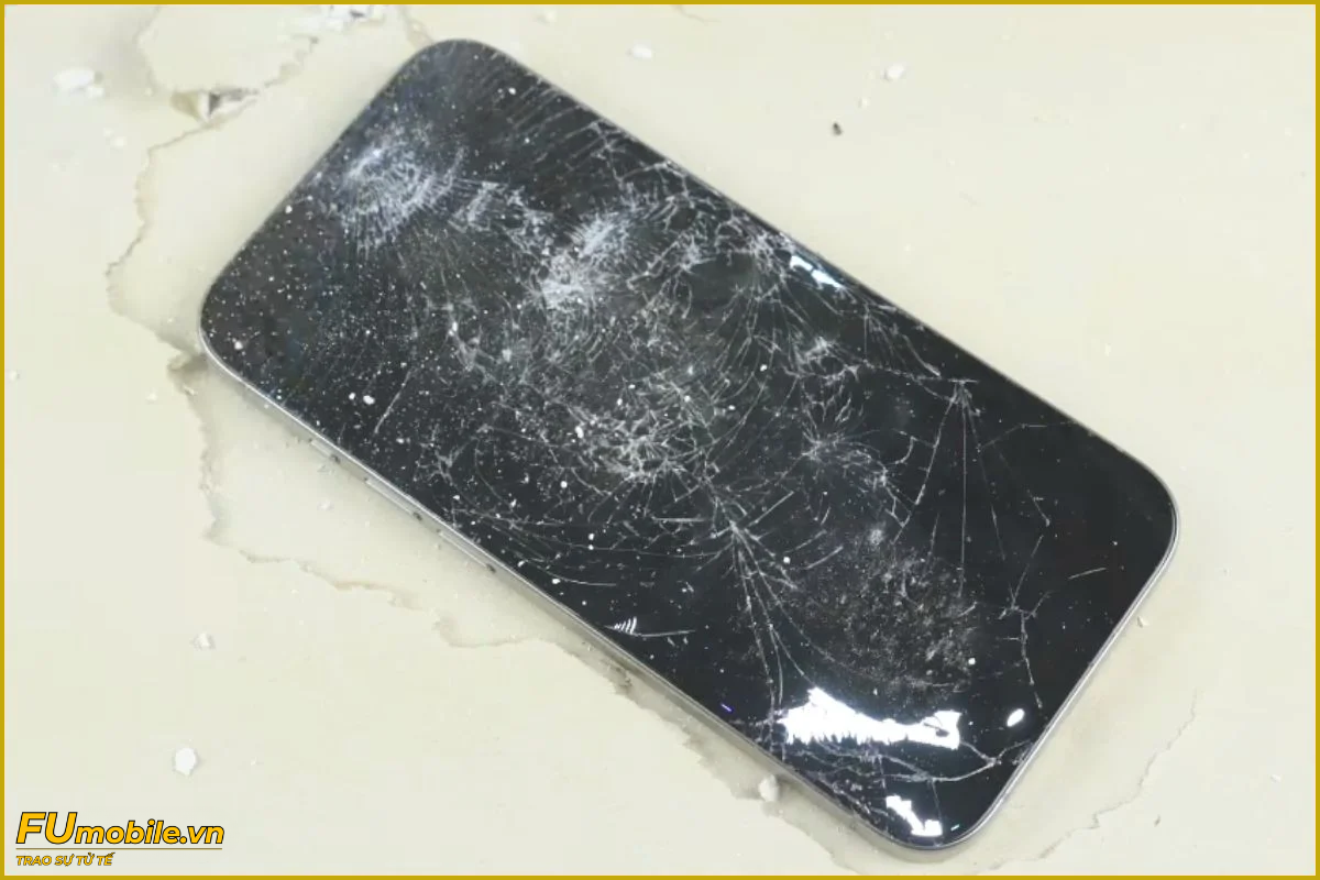 iPhone 15 Pro vỡ mặt kính màn hình cần thay mới