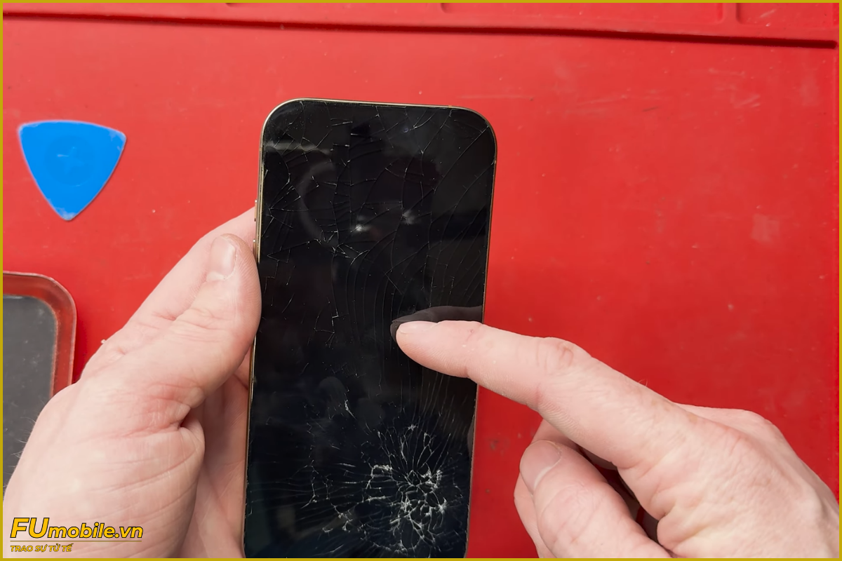 iPhone 16 Pro bể màn hình cần thay mới