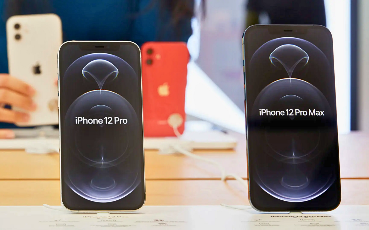 Kính iPhone 12 Pro Max tại FUMobile