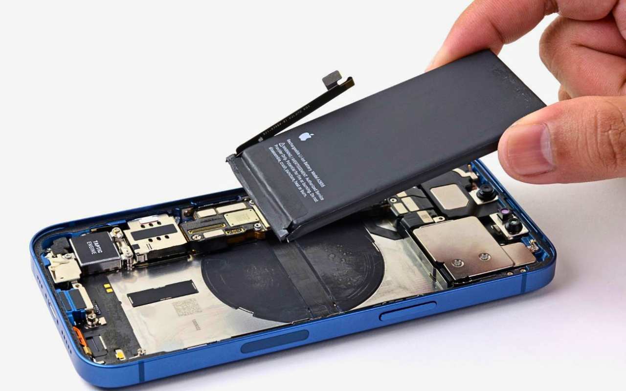 Pin iP 13 tại FUMobile