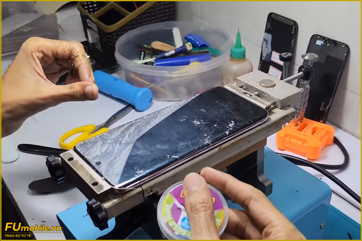Quy trình ép kính OPPO Reno12
