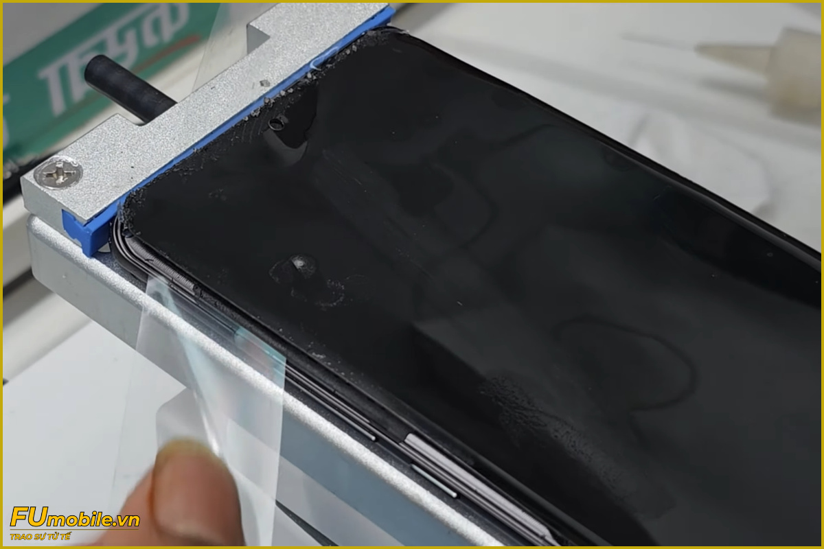 Quy trình ép kính Oppo Reno13 5G