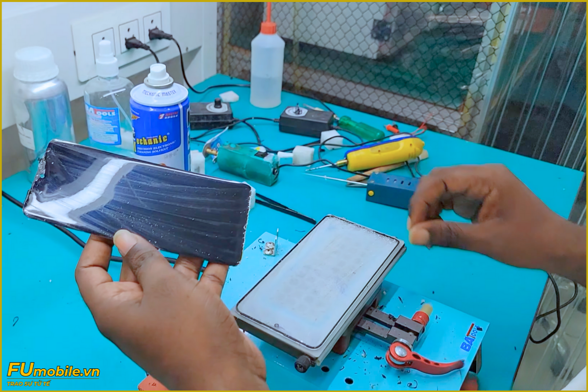 Quy trình ép kính Redmi Note 13 Pro Plus