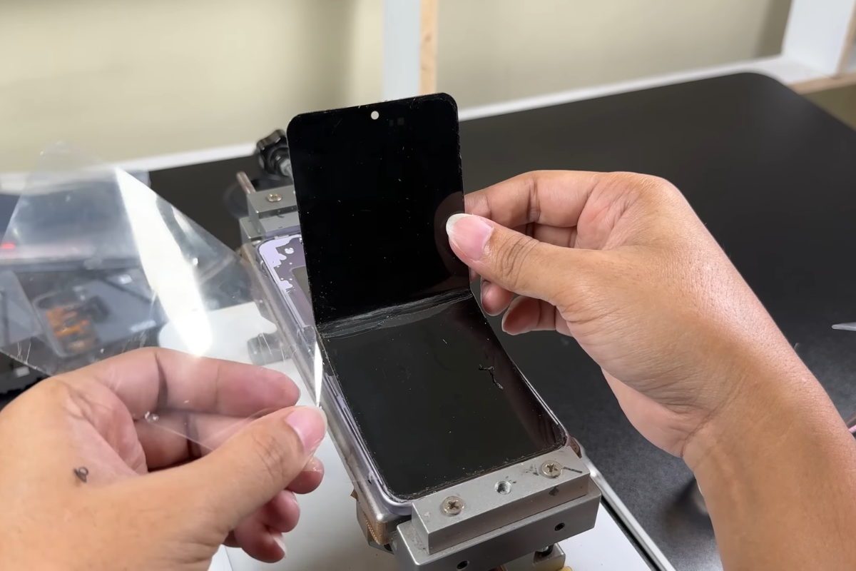 Quy trình ép kính Samsung Galaxy Z Flip 2