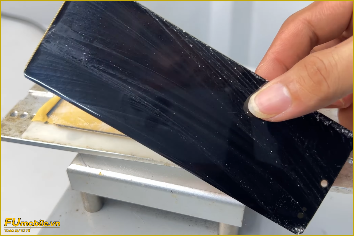 Quy trình ép kính Samsung Galaxy Z Fold 4