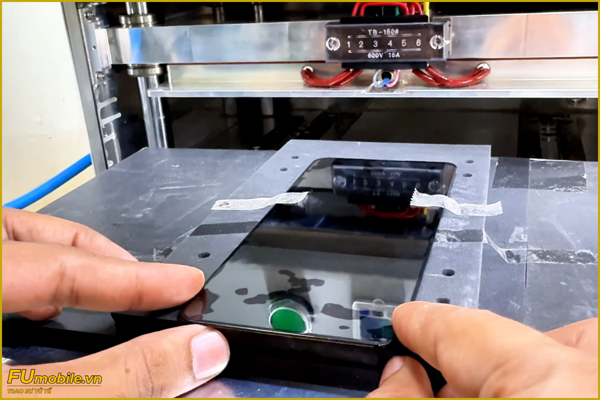 Quy trình ép kính Xiaomi POCO X7 Pro tại FUmobile
