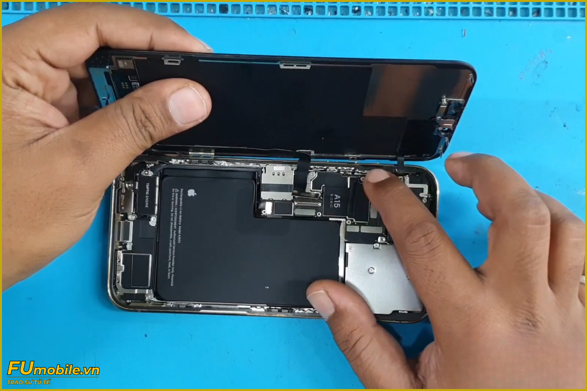 Quy trình thay màn hình iPhone 13 Pro