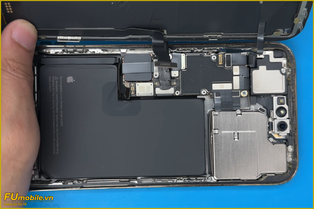 Quy trình thay màn hình iPhone 14 Pro Max