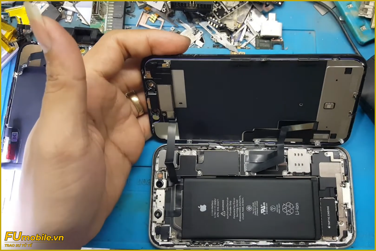 Quy trình thay màn hình iPhone XR