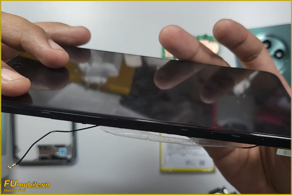 Quy trình thay màn hình OPPO Reno12 F
