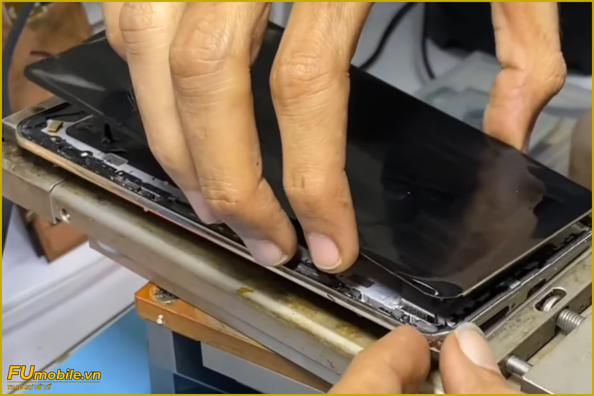 Quy trình thay màn hình Realme 14 Pro Plus 5G