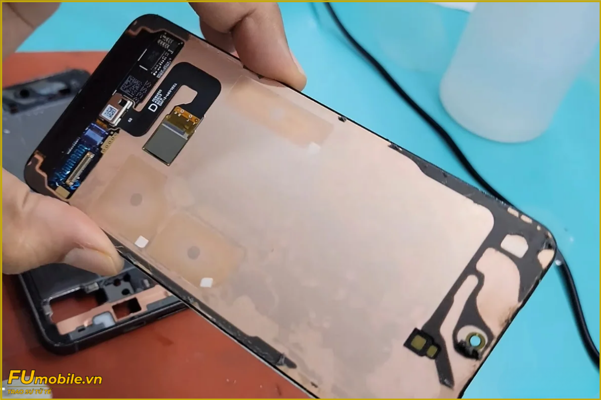 Quy trình thay màn hình Samsung S23 Plus