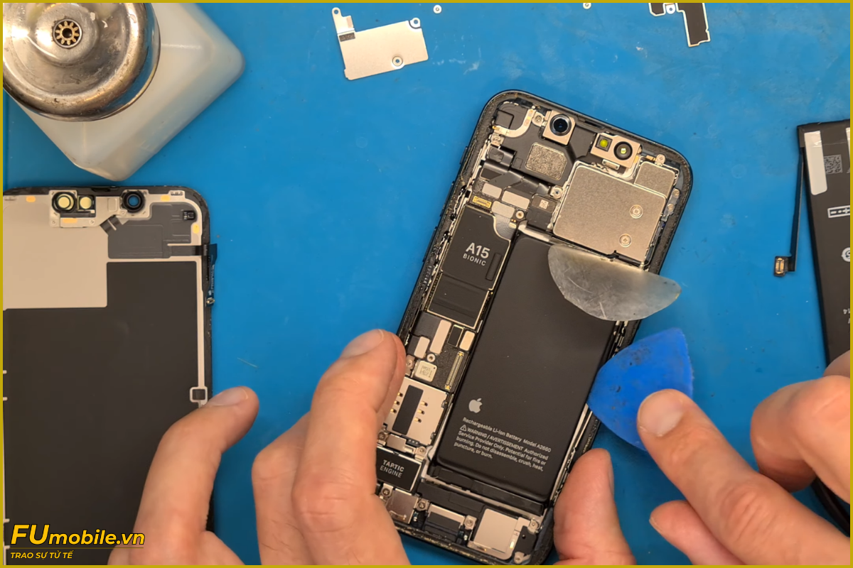 Quy trình thay pin iPhone 13 Mini