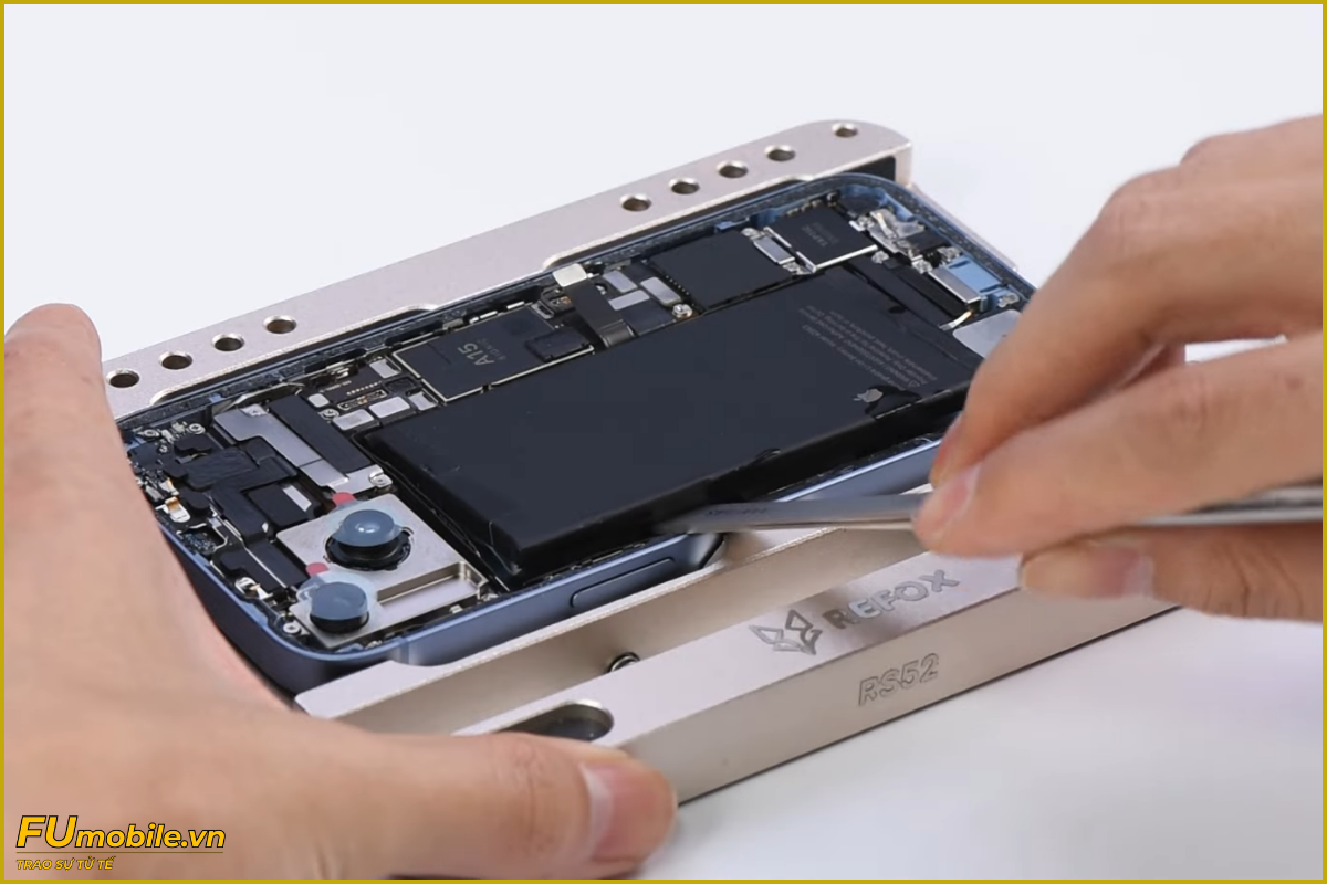 Quy trình thay pin iPhone 14 Plus