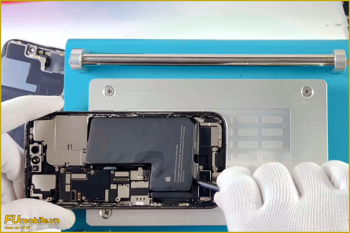 Quy trình thay pin iPhone 14 Pro Max