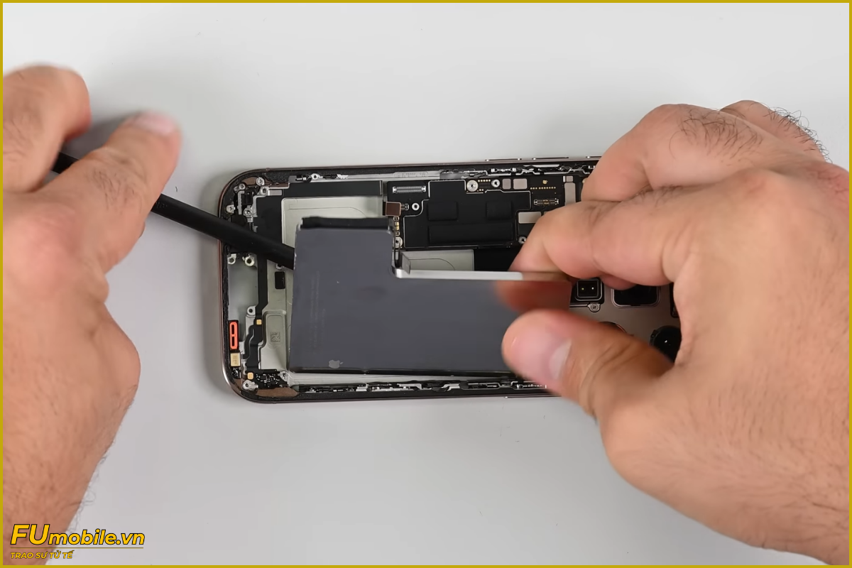 Quy trình thay pin iPhone 16 Pro