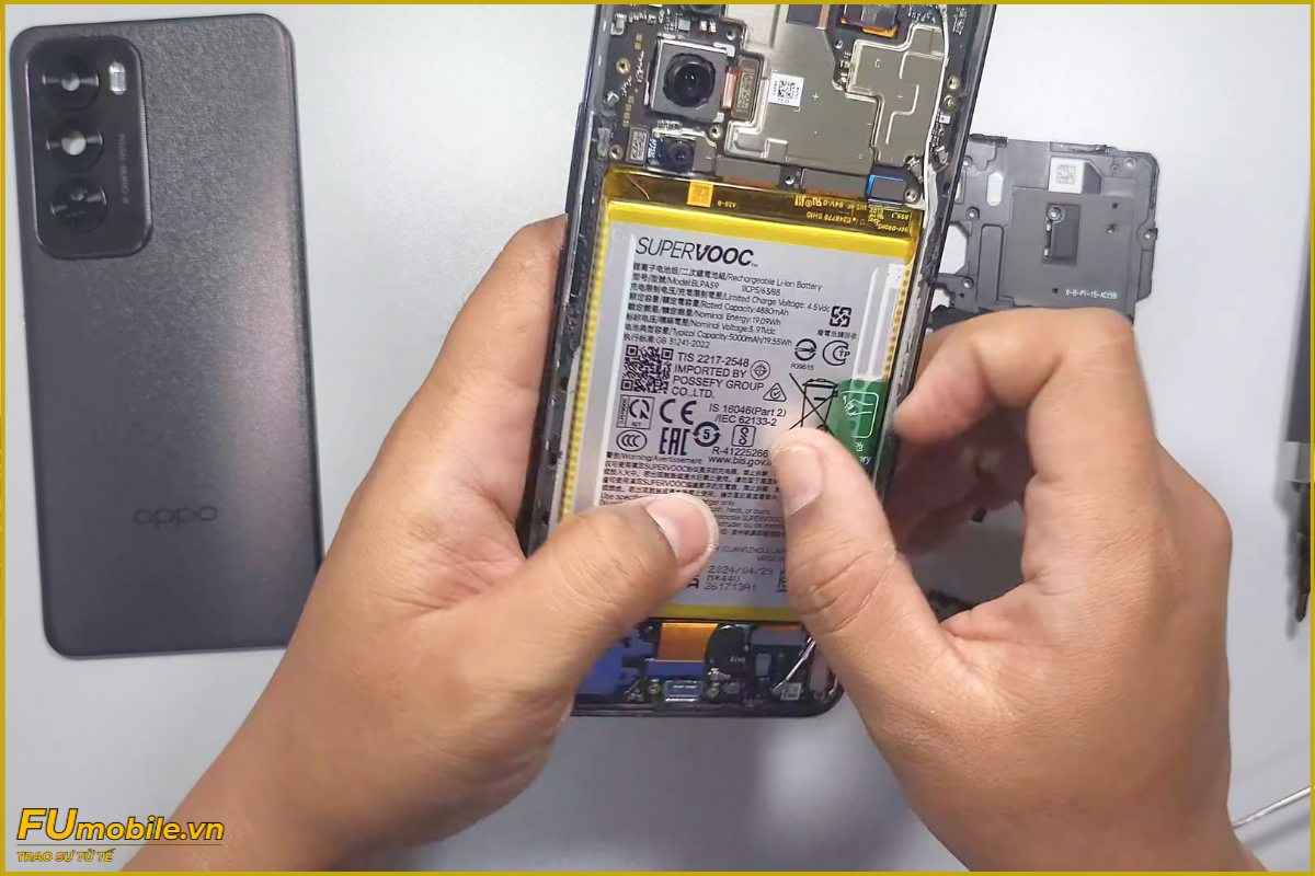 Quy trình thay pin OPPO Reno12