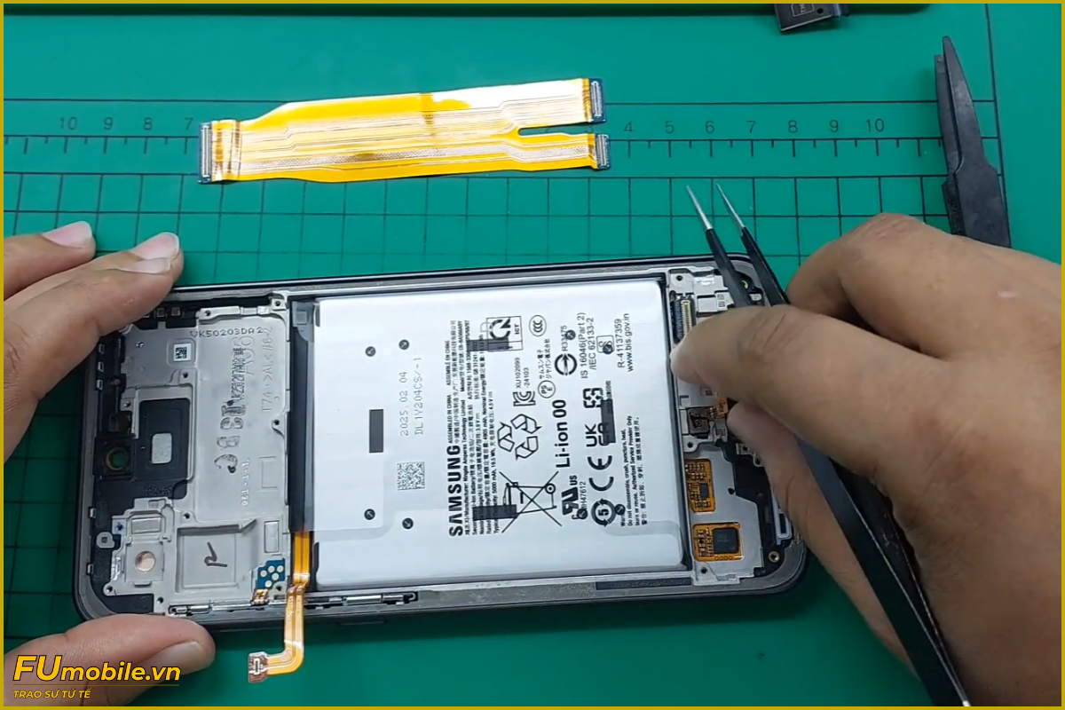 Quy trình thay pin Samsung A36 5G