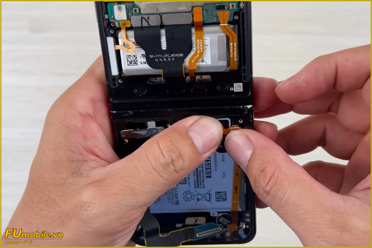 Quy trình thay pin Samsung Galaxy Z Flip 7