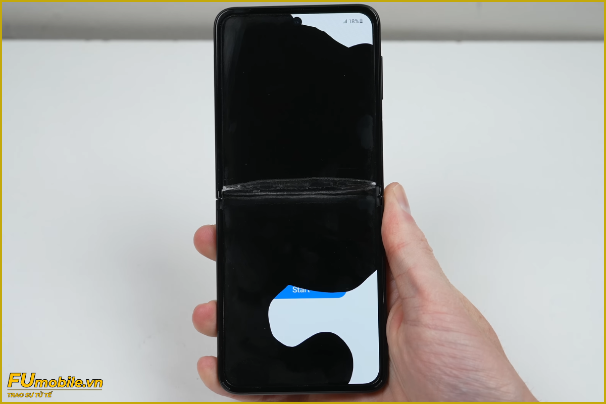 Samsung Z Flip 4 bị hư màn hình cần thay mới