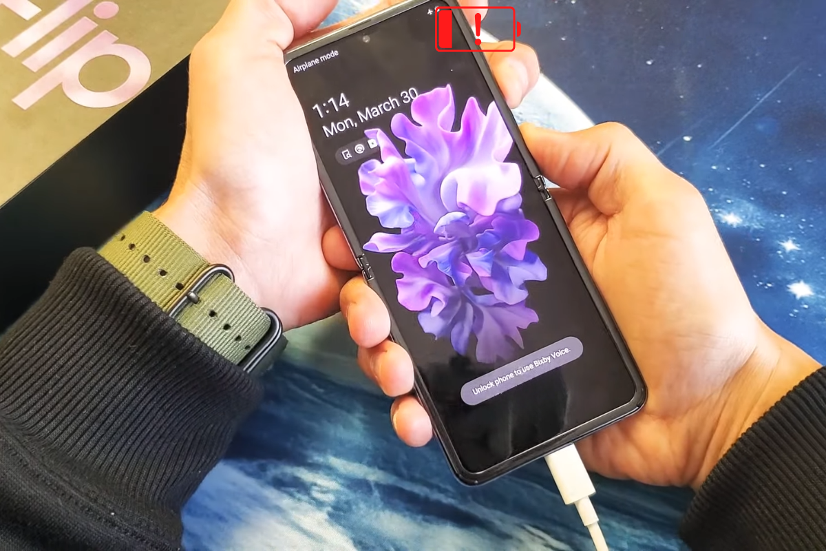 Samsung Z Flip pin chai, sạc không vào pin