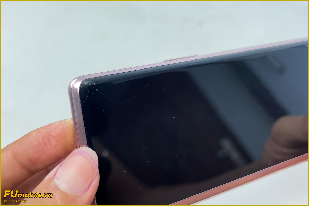 Samsung Z Fold 2 nứt bể mặt kính cần thay mới