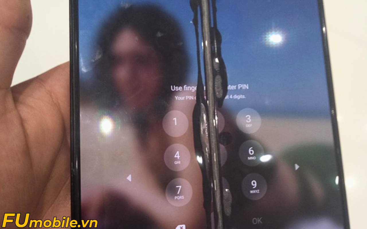 Samsung Z Fold 4 lỗi màn hình