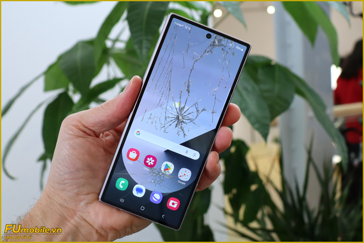 Samsung Z Fold 6 nứt bể mặt kính cần thay mới
