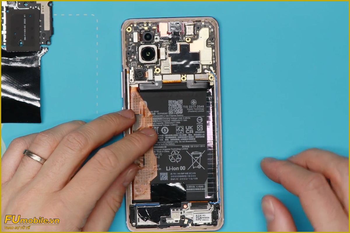 Xiaomi 13 Lite pin chai, phù cần thay mới